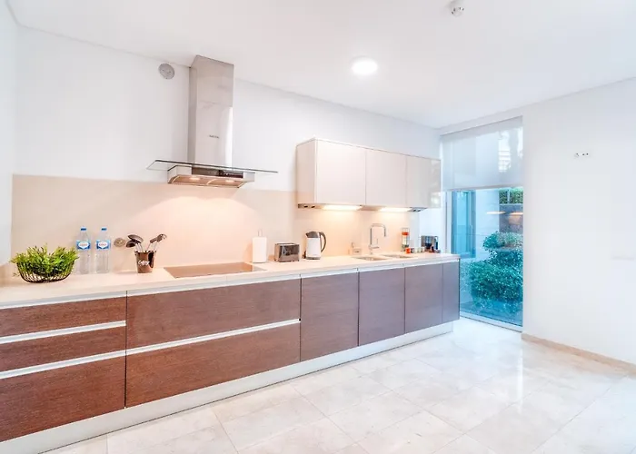 Bm - 3 Pools-gym-ac-huge Balcony Sea View דירה