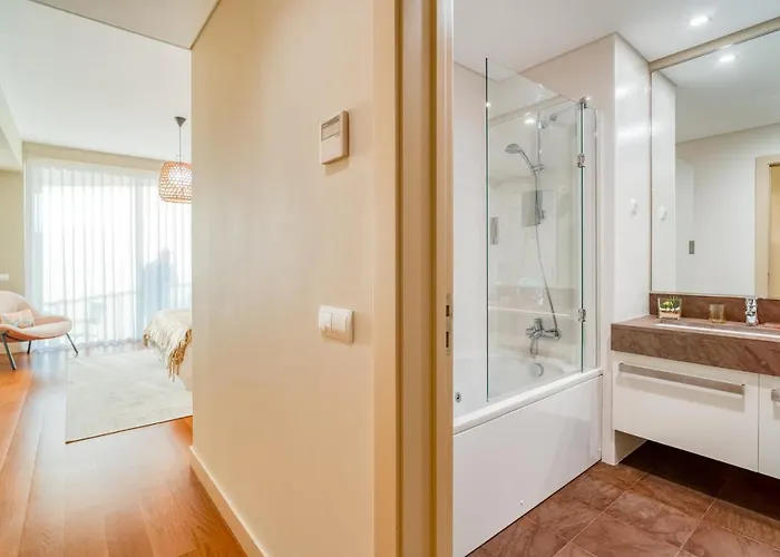 Bm - 3 Pools-gym-ac-huge Balcony Sea View דירה *